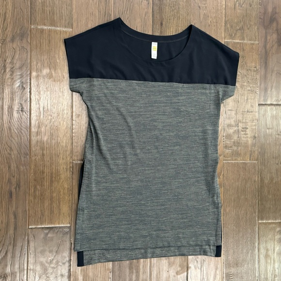 Lolë Short Sleeve Top - Picture 6 of 9